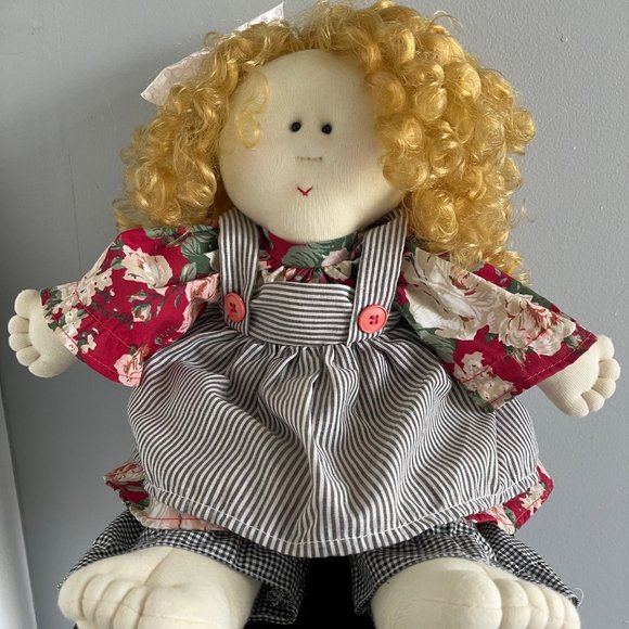 VINTAGE LITTLE SOULS DOLL, Penelope, Curly Golden Blonde Hair, Pinafore Signed - Picture 1 of 8